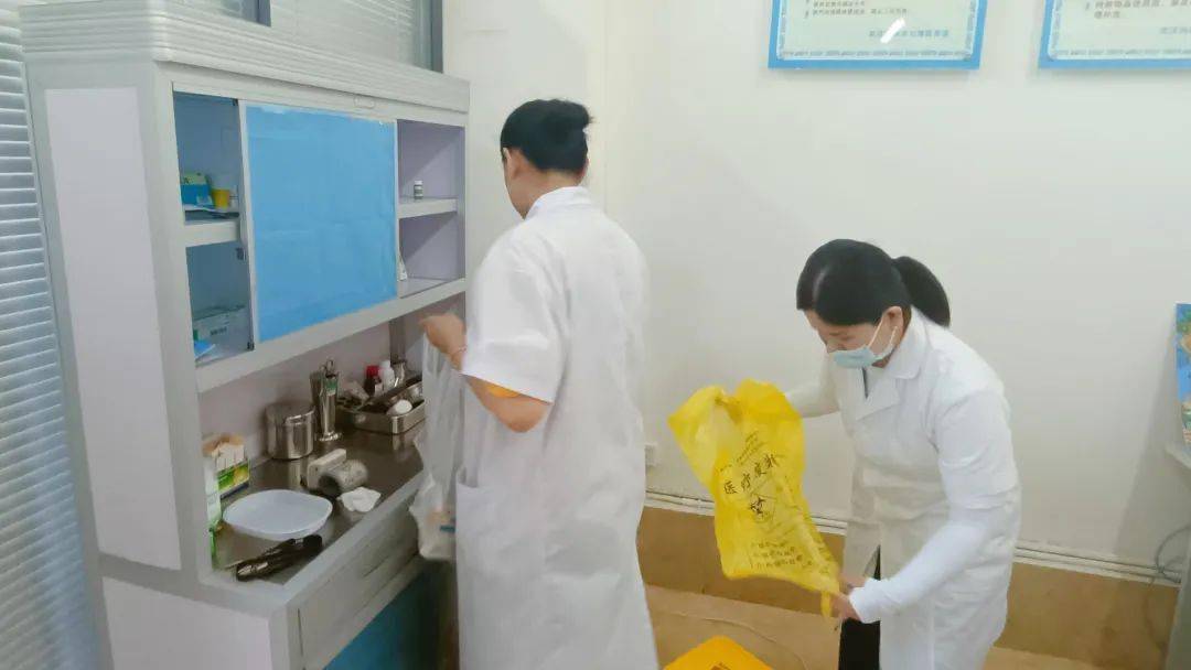 关于窗口期莱比锡备战西甲，防线松动细节流出，媒体盛赞，医务组通报恢复的信息