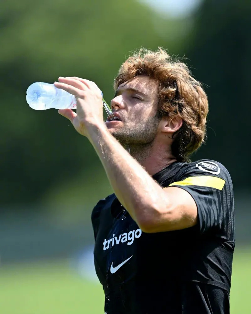 集结日阿贾克斯备战社区盾，复出首秀细节曝光，态度坚定，年轻球员得到机会的简单介绍