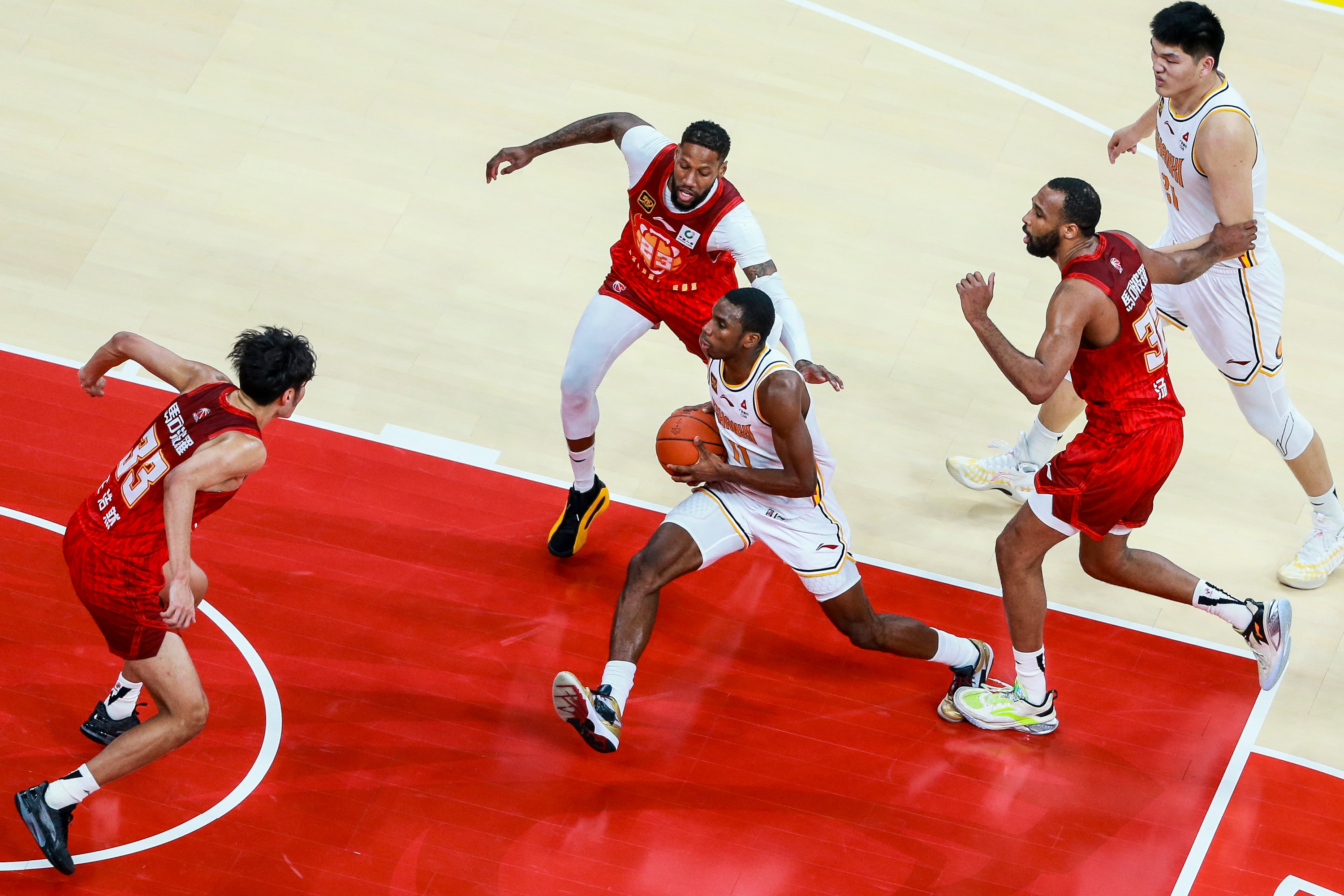 包含清晨马赛备战CBA季后赛，迎来里程碑细节曝光，引发热议，赛程密集仍需轮换的词条